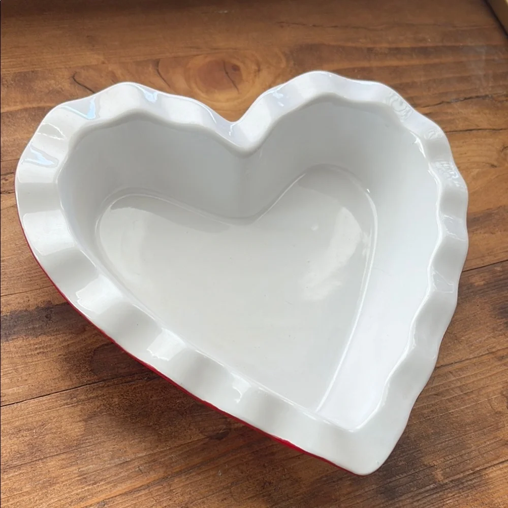 Large 10” Crate & Barrel Valentine’s Heart-Shaped Ceramic Pie Cake Dish ♥️